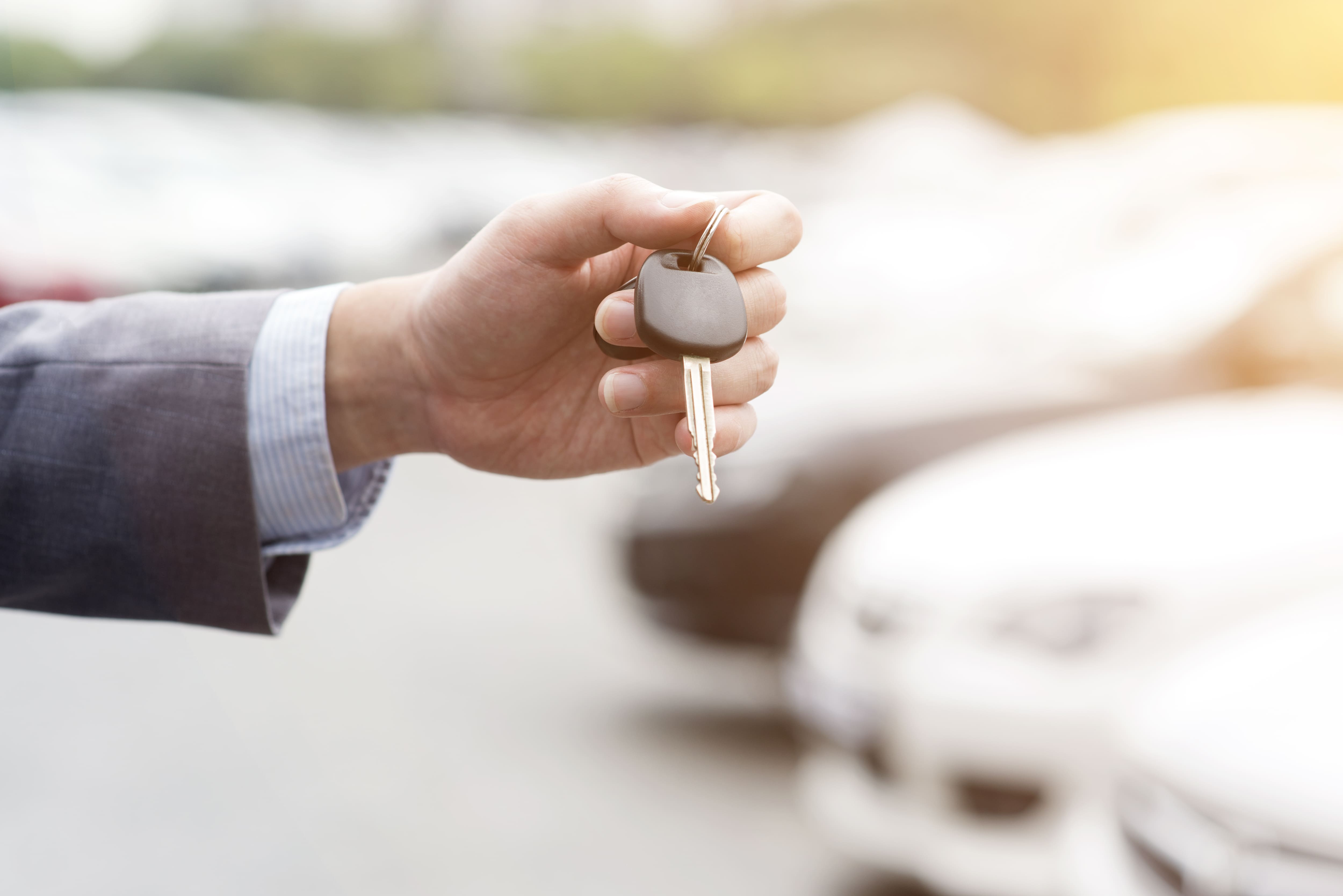 Rămâi mobil chiar dacă ai rămas fără mașina personală: Crazyrent are soluția