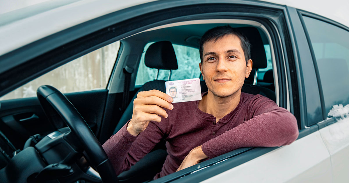 De ce restricționăm serviciile de chirie auto pentru cei sub 21 de ani