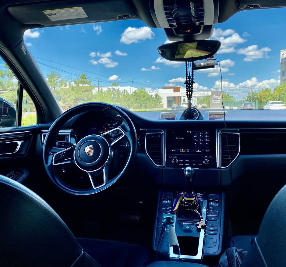 Porsche Macan  Macan 