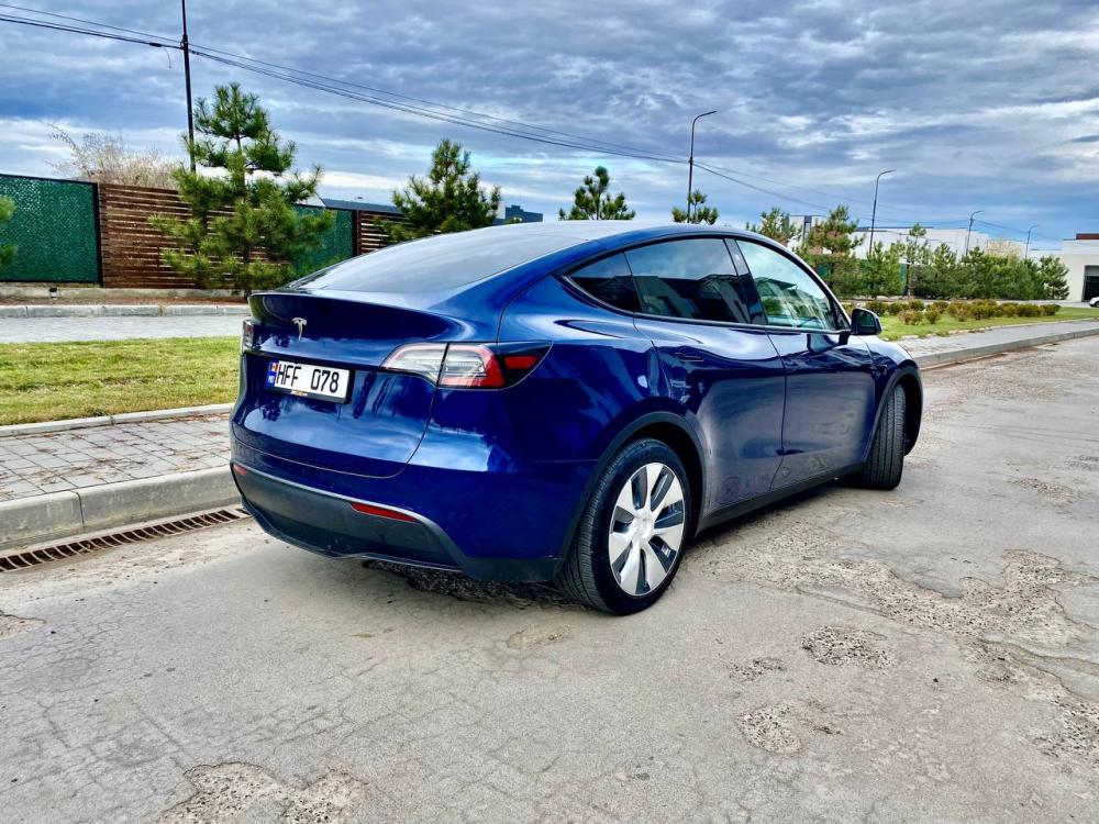 Tesla Y Y