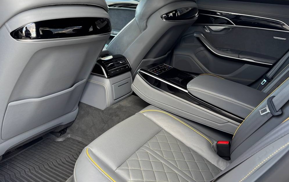 Audi A 8 A 8
