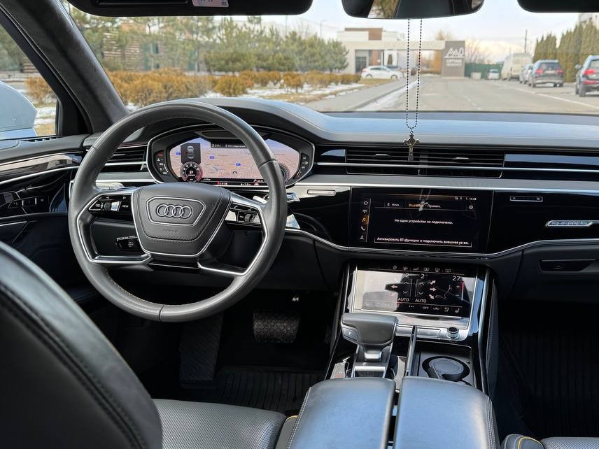 Audi A 8 A 8